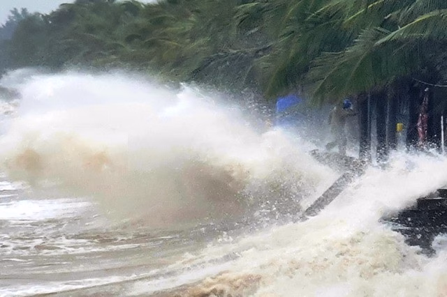 Bão Cỏ May sắp đổ bộ, nhiều khu vực tại Việt Nam sẽ chịu ảnh hưởng Bão số 4 được dự báo ít có khả năng ảnh hưởng đến đất liền nước ta.