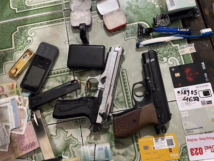 Bắt giữ đối tượng tàng trữ trái phép 2 khẩu súng và 19 viên đạn ở Quảng Trị