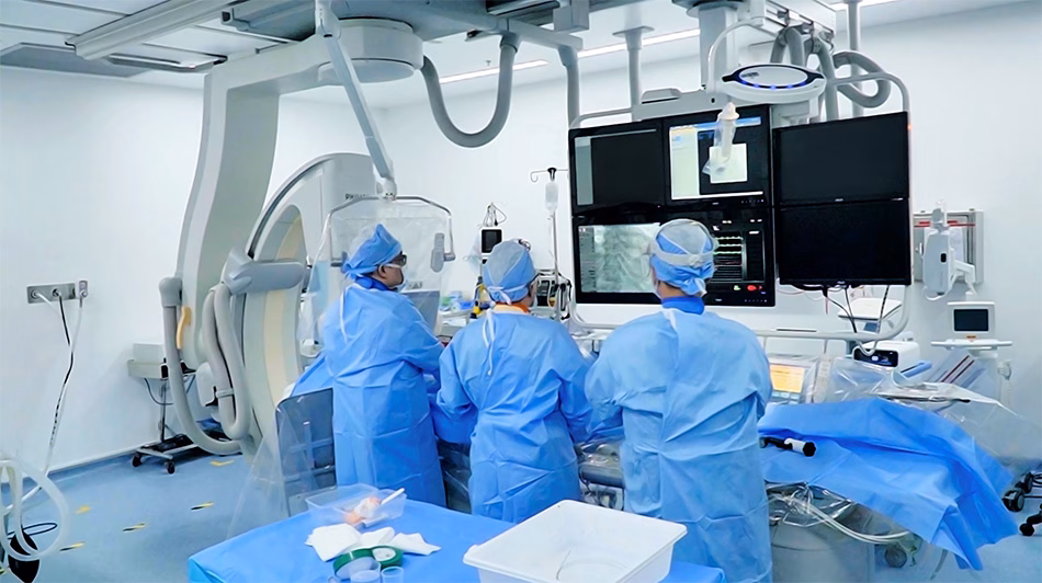 Bệnh viện FV ứng dụng công nghệ phá vôi lòng mạch điều trị bệnh tim mạch