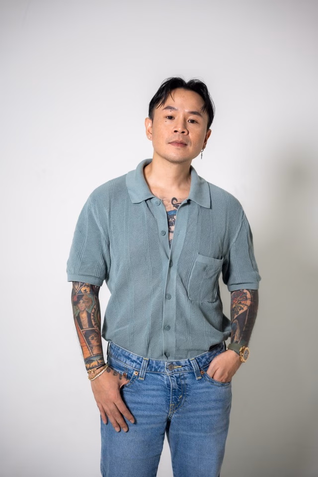 Binz gây bất ngờ với hình ảnh mới trong chương trình Chiến sĩ quả cảm Trong quá trình hoạt động nghệ thuật, Binz ra mắt nhiều sản phẩm được khán giả yêu thích như Bigcityboi, Cho mình em, Phía sau em...