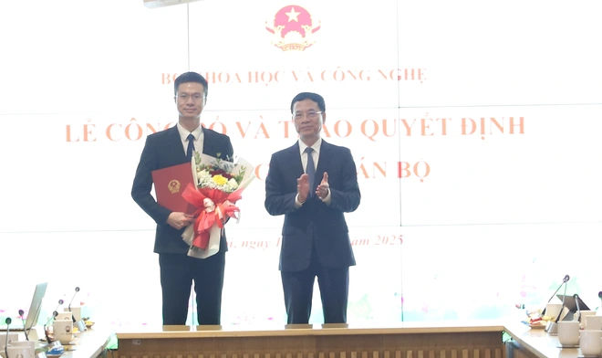 Bộ Khoa học và Công nghệ luân chuyển 5 cán bộ lãnh đạo Bộ KH&CN điều động, bổ nhiệm 05 lãnh đạo đơn vị quan trọng - Ảnh 4.