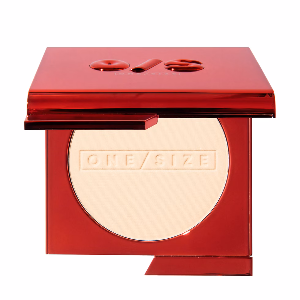 Bột ép lì đầu tiên với công thức màu điều chỉnh da Turn Up The Base Versatile Powder Foundation