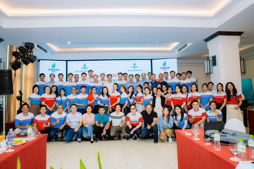 BSR và PVOIL tìm giải pháp tăng cường hợp tác trong chuỗi giá trị dầu khí Các đại biểu chụp hình lưu niệm tại Hội thảo
