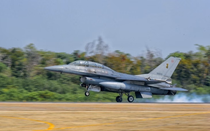 Campuchia tổ chức tang lễ tướng quân đội tử trận trong xung đột với Thái Lan - Ảnh 3.