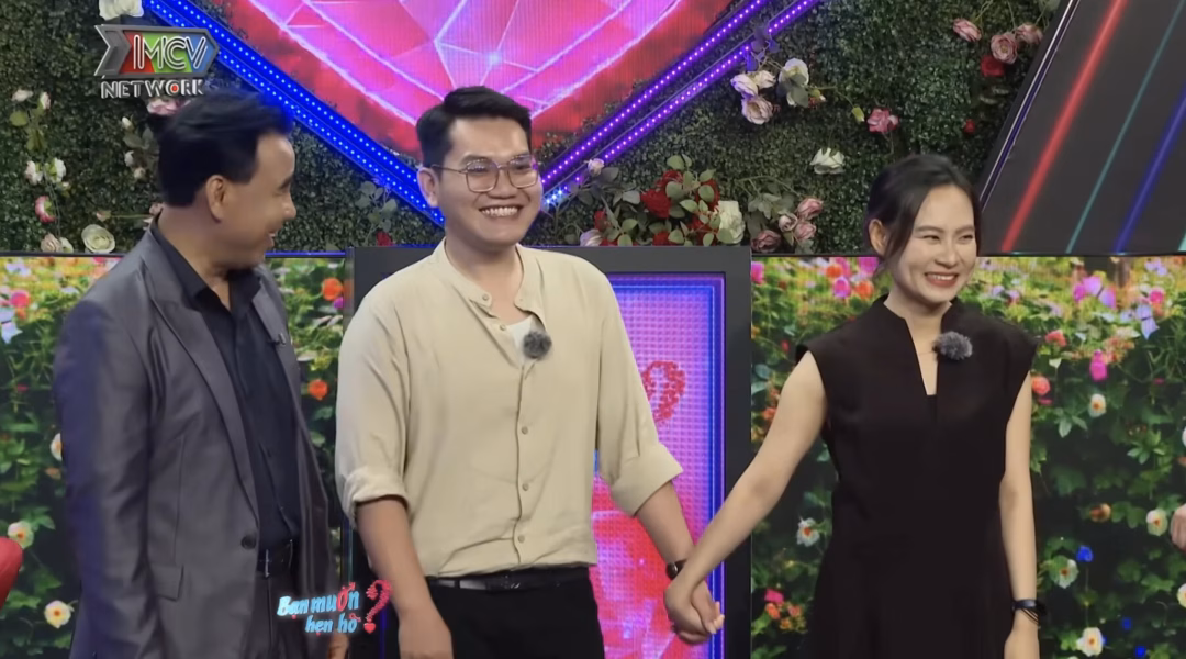 Cặp đôi bác sĩ và thợ tóc bấm nút hẹn hò sau khi xuất hiện trên Bạn muốn hẹn hò