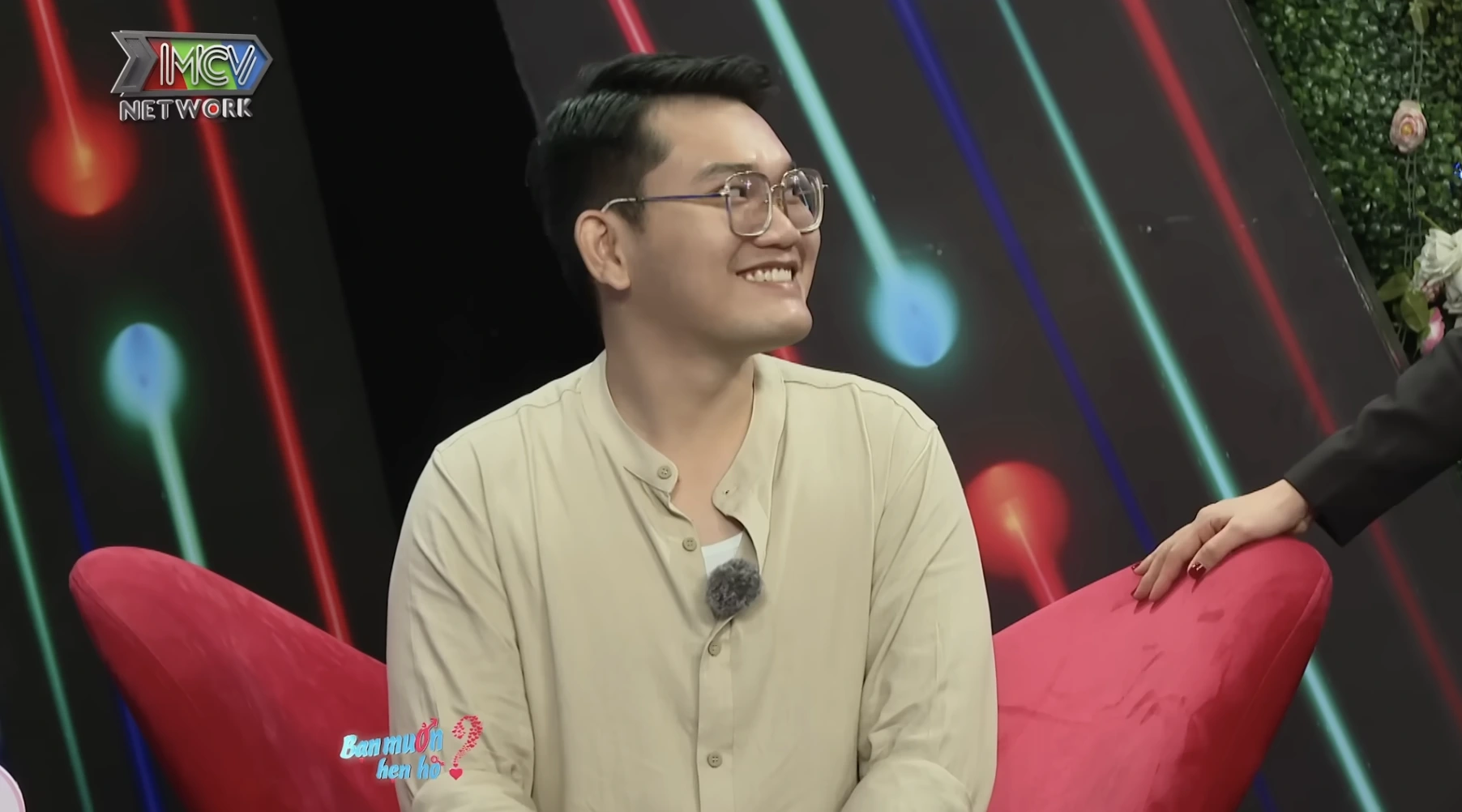 Cặp đôi bác sĩ và thợ tóc bấm nút hẹn hò trên Bạn muốn hẹn hò Minh Quân đặt ra hình mẫu bạn gái phải cao, gầy, có công việc ổn định
