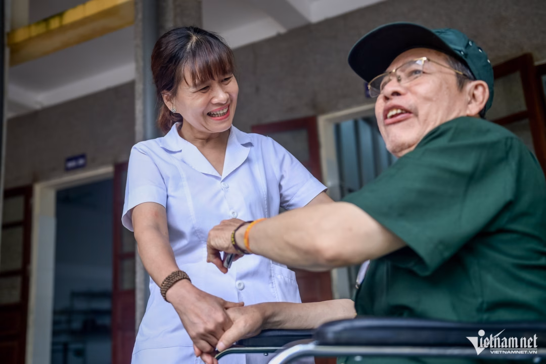 Chăm sóc tận tâm người lính gan dạ từng đối mặt với mưa bom, bão đạn