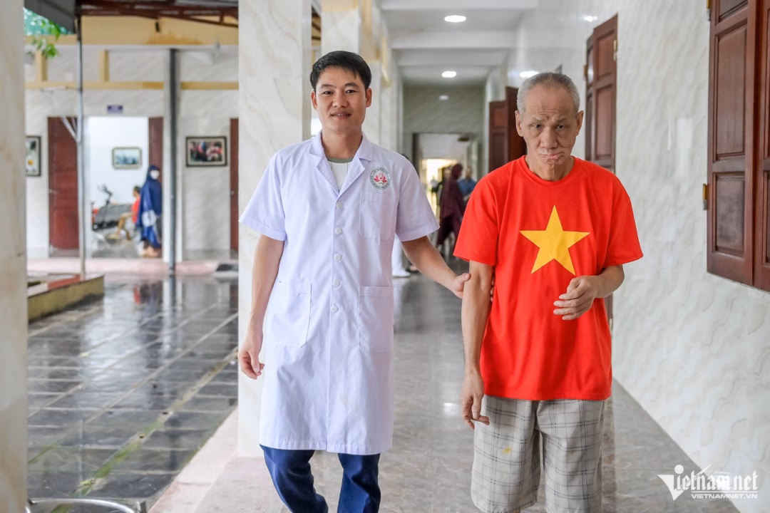 Chăm sóc tận tâm người lính gan dạ từng đối mặt với mưa bom, bão đạn
