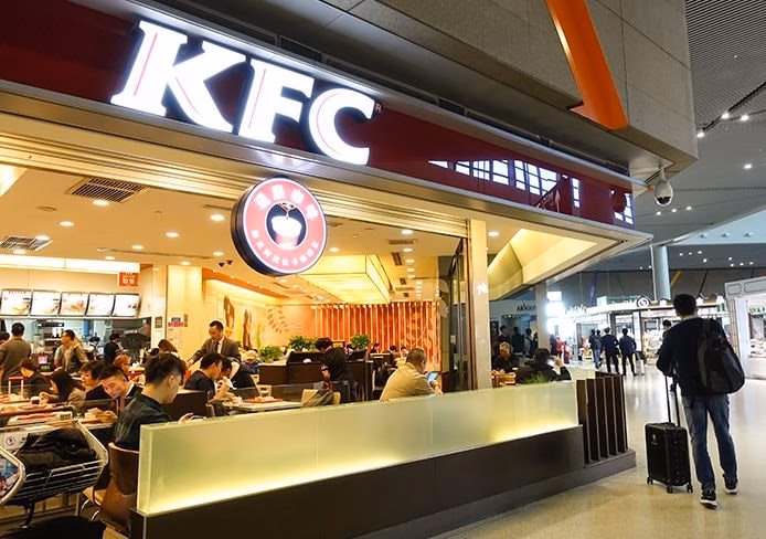 Chiến lược đía phương hóa của KFC: Bí quyết thành công tại thị trường châu Á 'Vua gà' KFC: Mở 10.000 cửa hàng tại thị trường tỷ dân, CEO dành hàng giờ quan sát cách khách ăn uống- Ảnh 2.