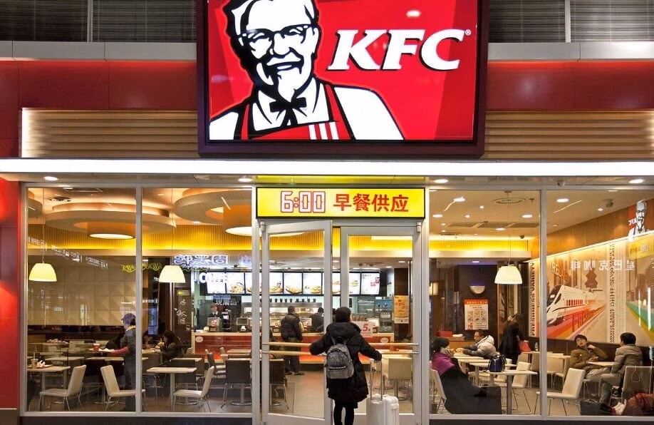 Chiến lược đía phương hóa của KFC: Bí quyết thành công tại thị trường châu Á 'Vua gà' KFC: Mở 10.000 cửa hàng tại thị trường tỷ dân, CEO dành hàng giờ quan sát cách khách ăn uống- Ảnh 3.