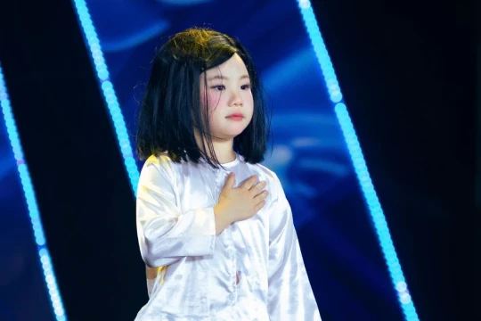Cô bé 6 tuổi giành quán quân cuộc thi thời trang dành cho trẻ nhỏ Màn hóa thân ấn tượng của Á quân ‘Tinh hoa nhí Việt Nam’ 2025