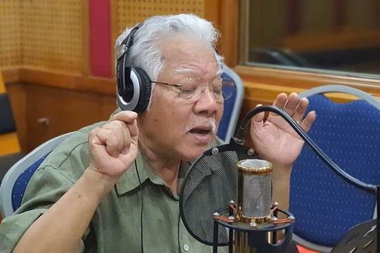 Cô bé tự tinẵ NSND Lê Chức gây sốt với giọng đọc "vàng" trong concert có 50.000 khán giả