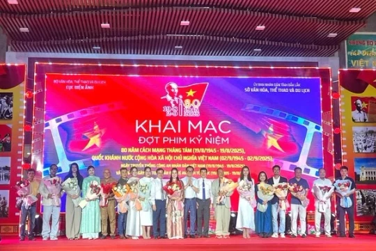 Cô bé tự tinẵ Điện ảnh đồng hành cùng lịch sử dân tộc