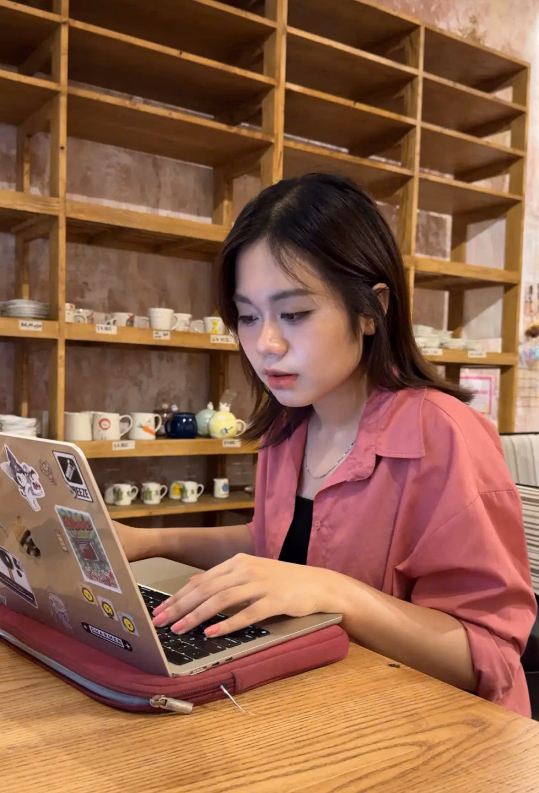 Mai Trang cho biết hiện tại vẫn đang nỗ lực học tập, cố gắng vun vén chi tiêu vượt qua giai đoạn thất nghiệp.