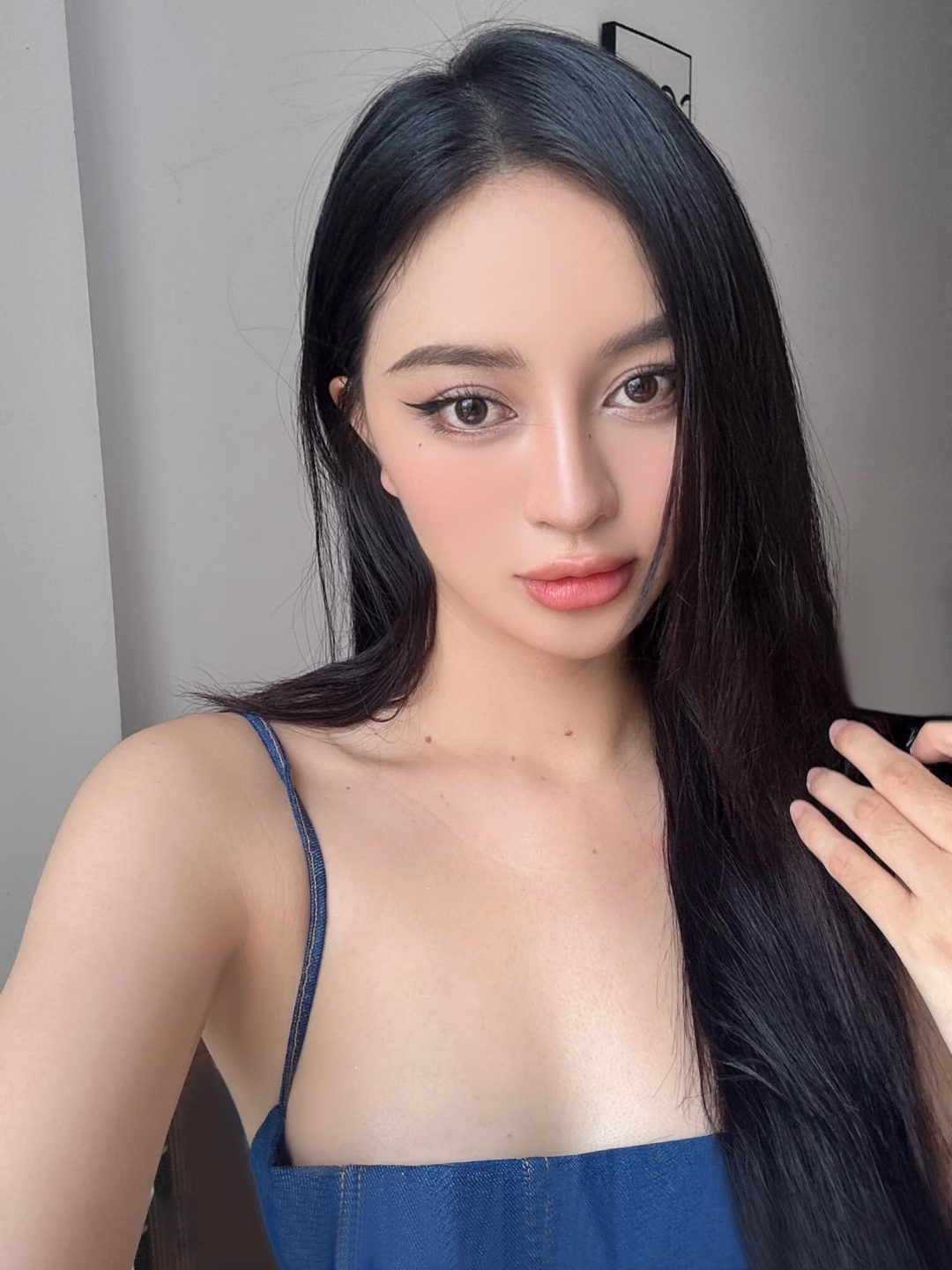 Cô gái sở hữu style ăn mặc nữ tính và hiện đại với gần 100.000 lượt theo dõi trên Instagram Cô chủ local brand Việt cực hot trên Instagram, ai follow cũng
