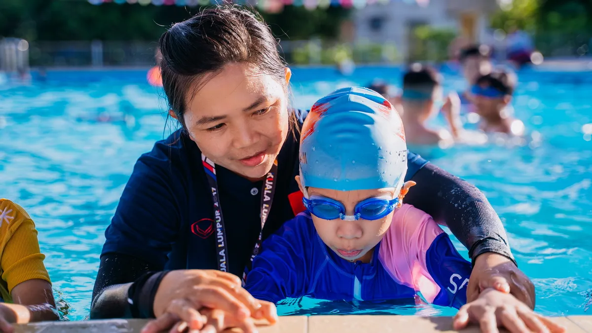 Cô giáo thể chất dùng tuổi thanh xuân để dạy bơi miễn phí cho hàng nghìn học sinh Bảo vệ trẻ em vùng sông nước- Ảnh 3.