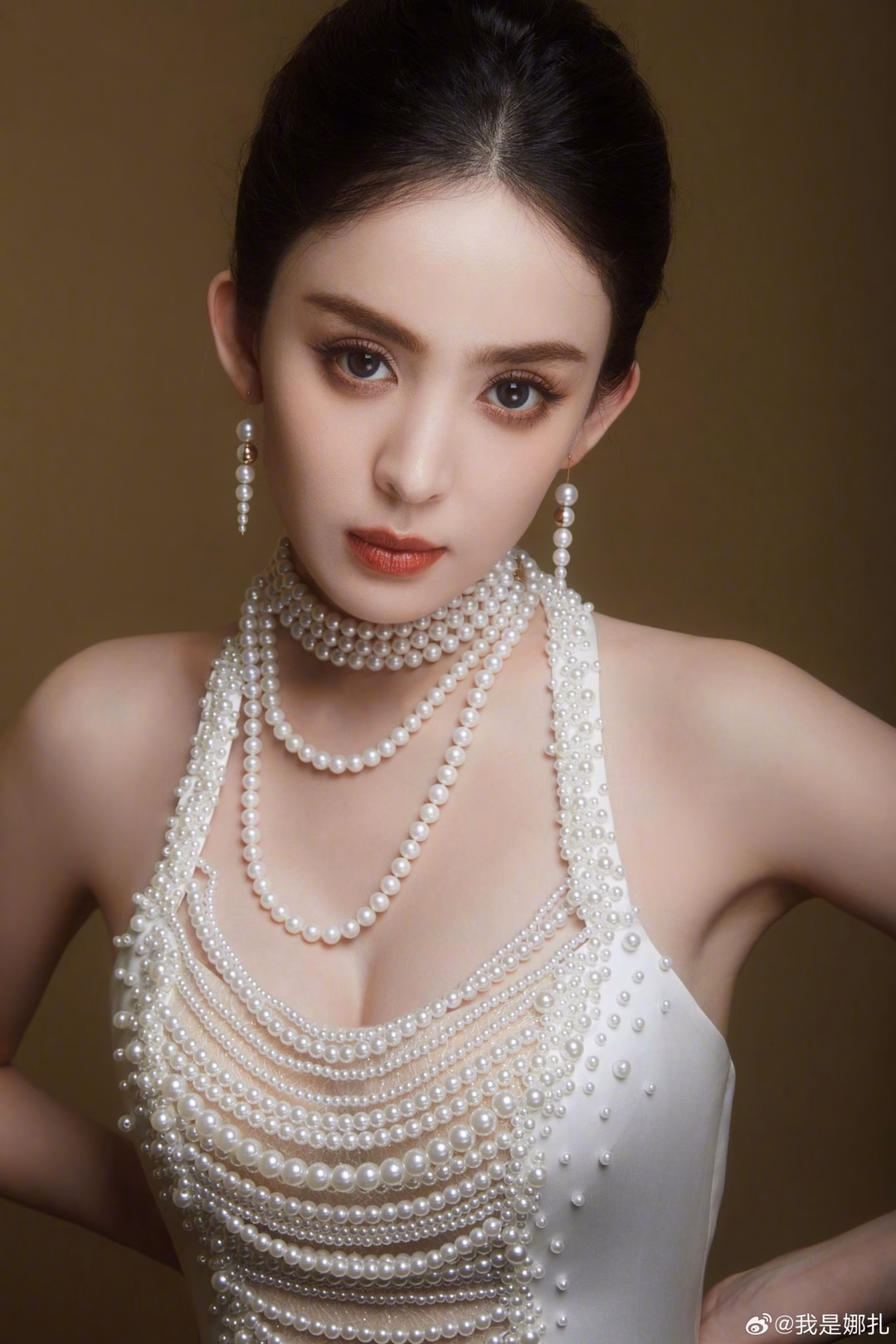 Cổ Lực Na Trát được đánh giá là 1 trong những nữ thần sắc đẹp của Cbiz. Tuy nhiên, việc ép cân quá đà đang khiến hình ảnh của cô trông kém lành mạnh
