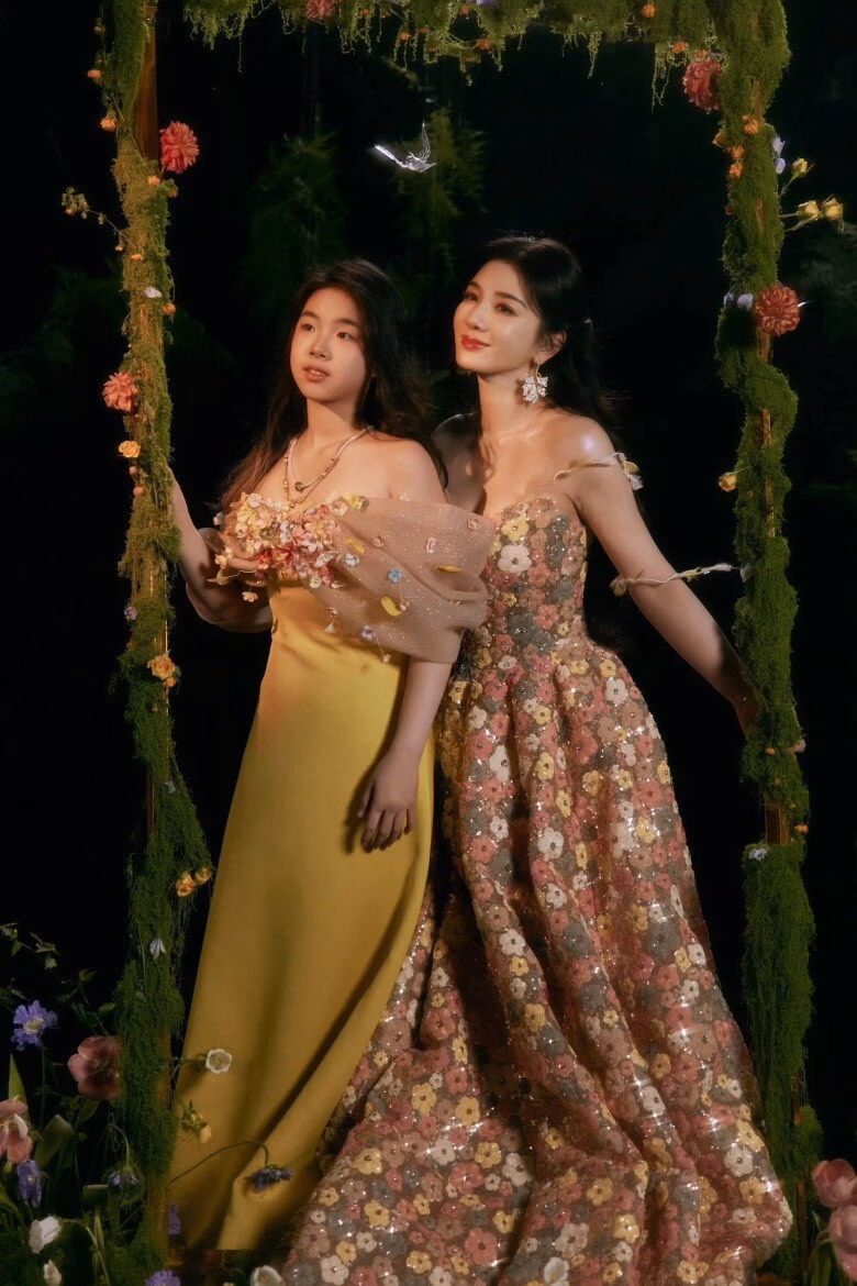 Con gái Huỳnh Dịch muốn làm thực tập sinh thần tượng ở Hàn Con gái Huỳnh Dịch bày tỏ nguyện vọng sang Hàn Quốc để làm thực tập sinh thần tượng.