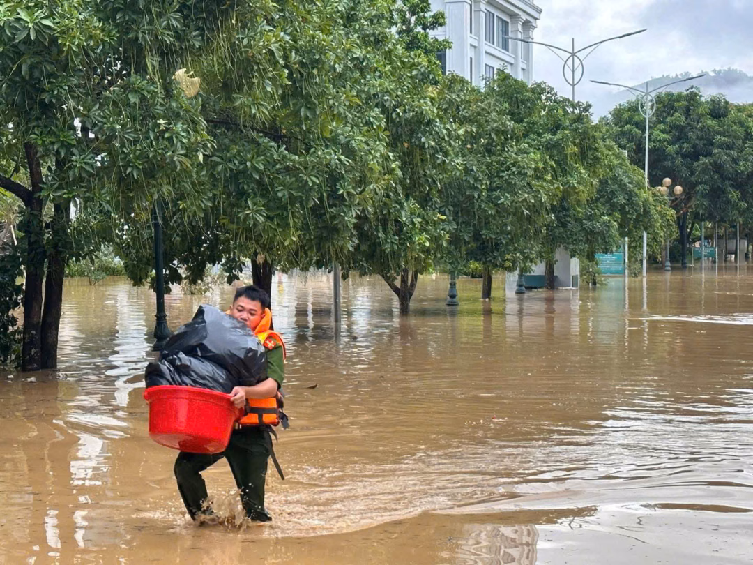 Nỗ lực cứu vớt tài sản cho dân