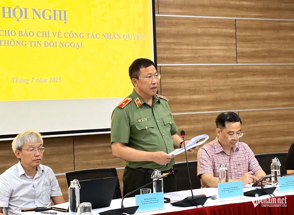 Công an nhân dân tích cực làm việc tốt, giúp người dân khó khăn