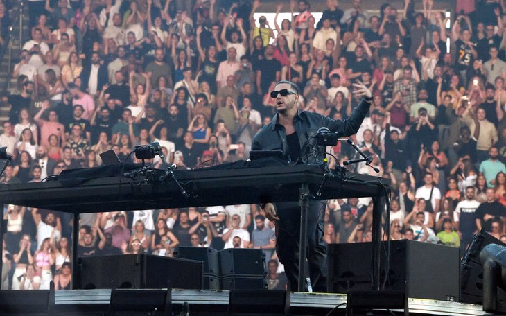 Đại nhạc hội Moments of Wonder: Siêu sao tỏa sáng mừng Quốc khánh Việt Nam DJ Snake tại Parc des Princes năm 2022 - Ảnh: LP/Philippe Lavieille