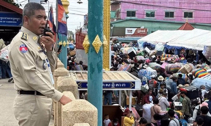 Đạn pháo từ giao tranh Campuchia – Thái Lan rơi xuống đất Lào