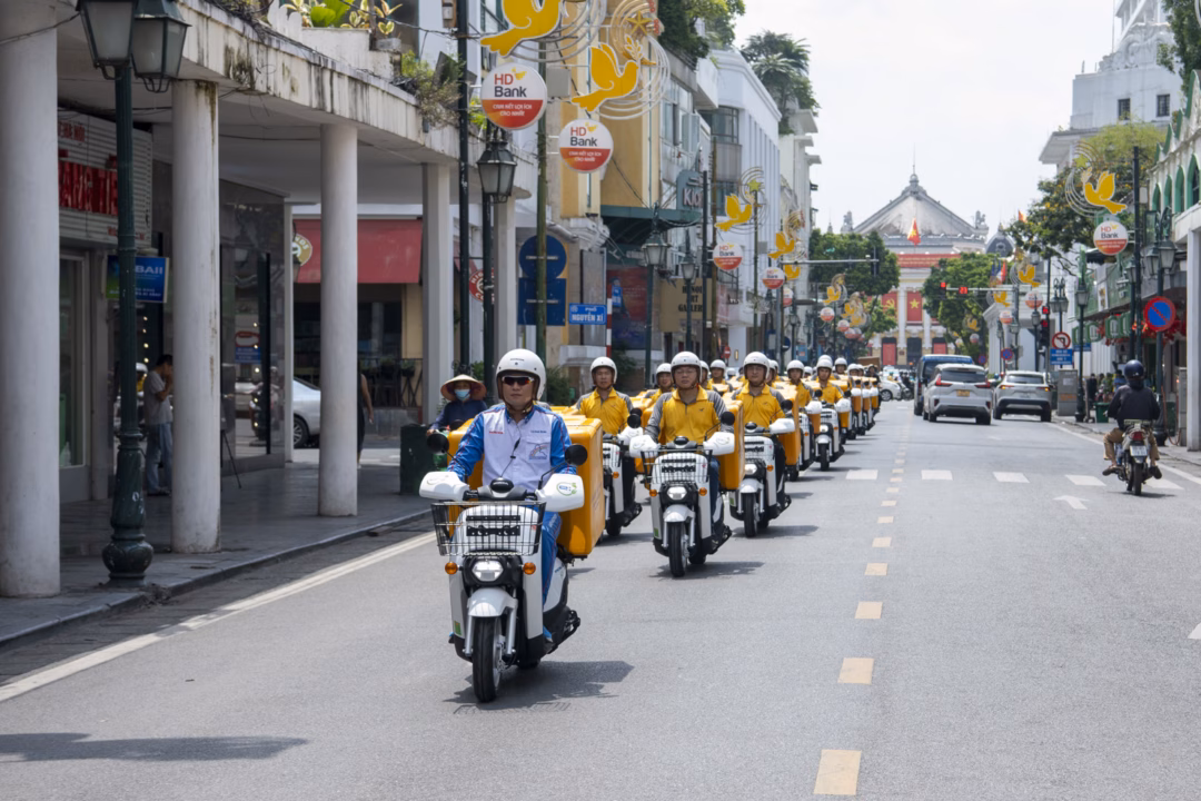 “Đẩy mạnh chuyển đổi xe máy điện: Cần lộ trình hợp lý để tránh tê liệt ngành sản xuất” Quá trình chuyển đổi này đang đặt ra nhiều thách thức lớn cần được xem xét và tháo gỡ cho cả người dân, doanh nghiệp và cơ quan quản lý nhà nước.