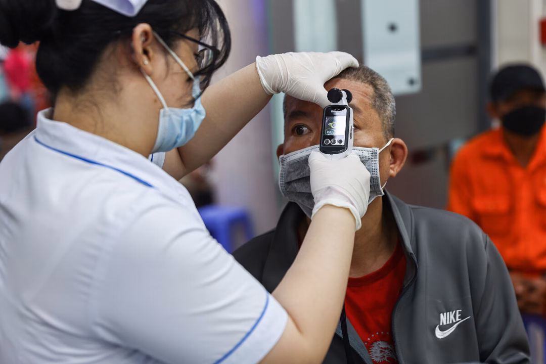 Đề xuất tăng lương khởi điểm cho bác sĩ: Cần thiết để đáp ứng công sức và áp lực nghề y