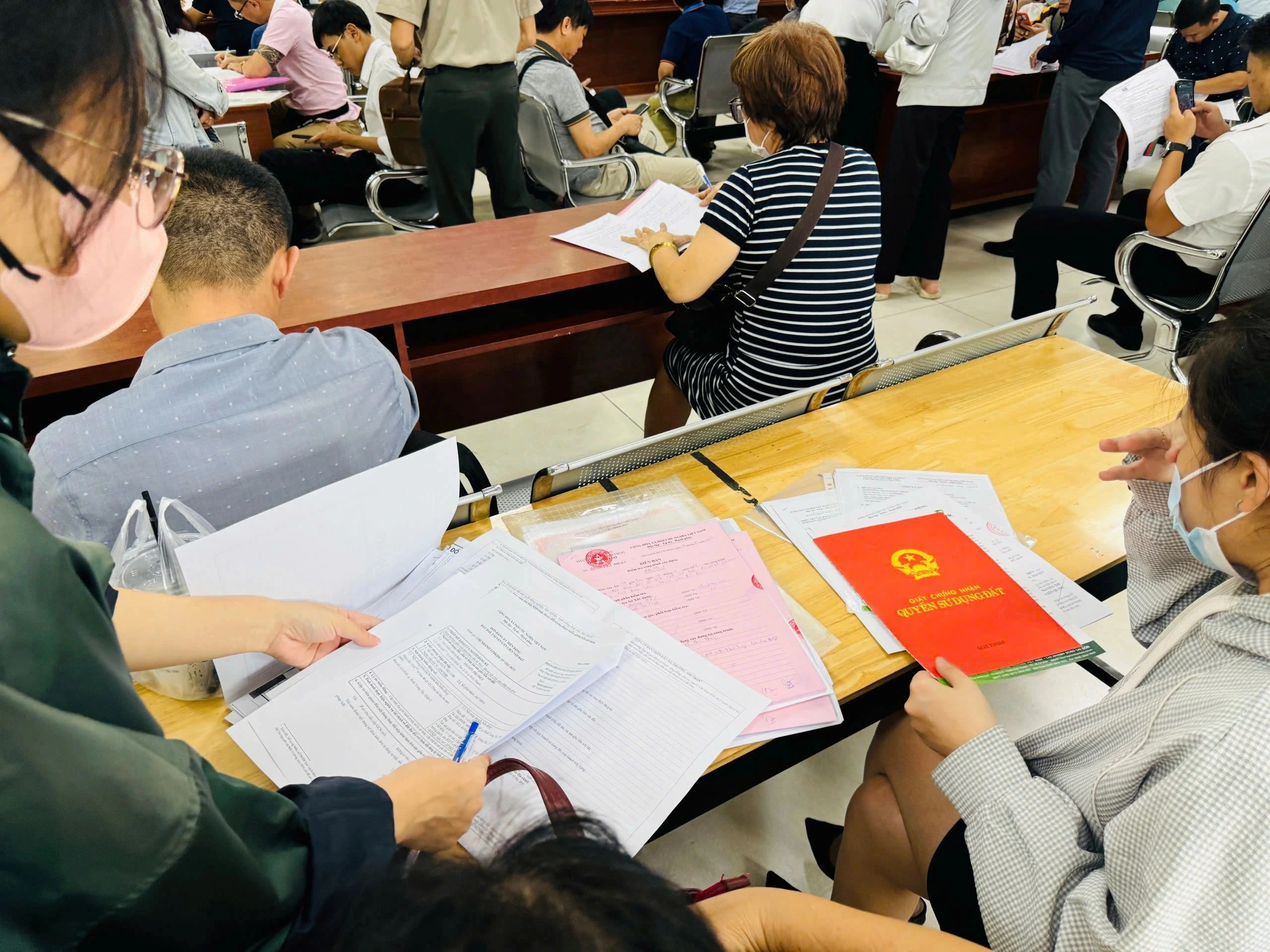 Đề xuất thuế phân tầng cho bất động sản và chứng khoán: Bộ Tài chính nói gì? Thuế bất động sản theo thời gian nắm giữ được đề xuất quá cao