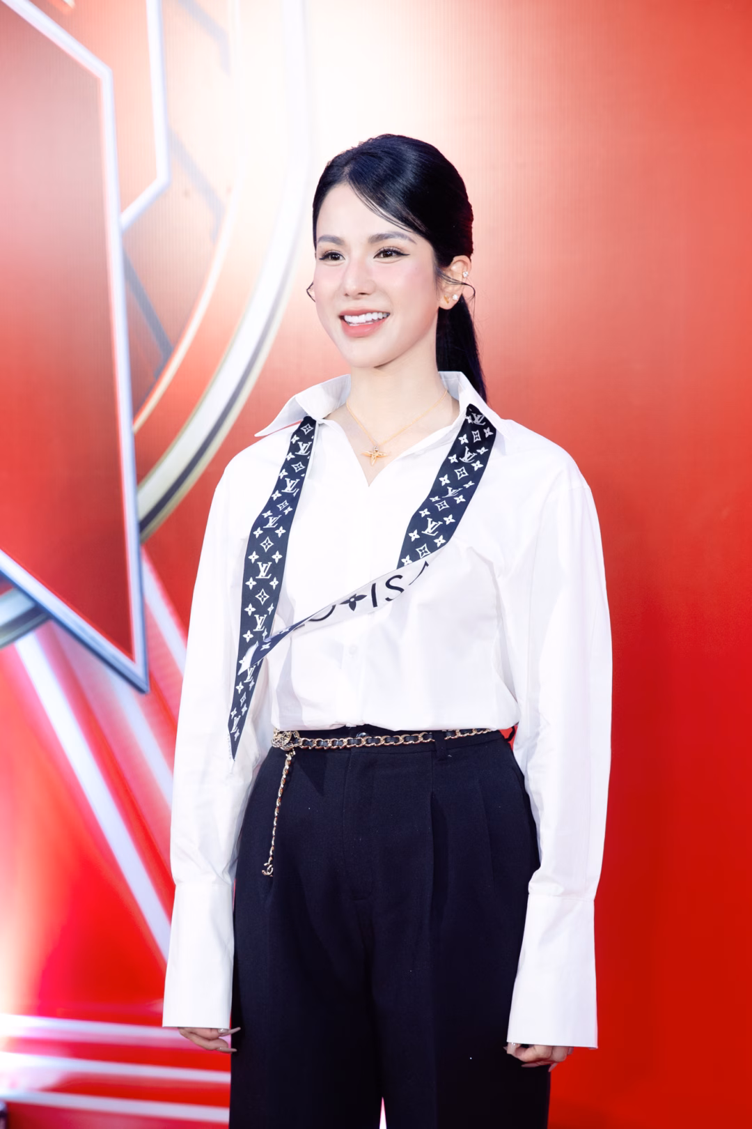 Diệp Lâm Anh chia sẻ khá mệt mỏi và buồn vì những tài khoản tấn công trên mạng xã hội là những bạn còn rất trẻ