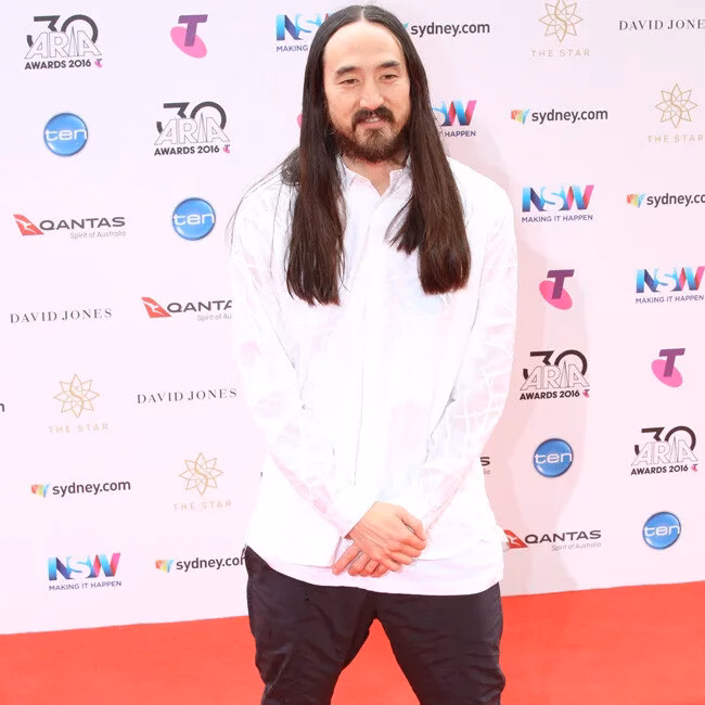 DJ Steve Aoki vừa công bố sinh con trai với vợ