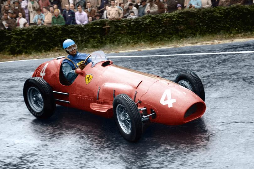 Trước đây, gam màu xanh Azzurro La Plata thường xuyên đồng hành cùng tay đua hai lần vô địch F1 Alberto Ascari, bởi sắc màu này được ông tin rằng mang lại may mắn.