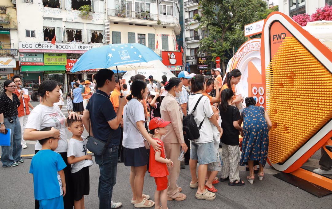 FWD tung giải pháp bảo hiểm độc đáo tại sự kiện Sống đầy chất tôi "Chất tôi sáng tạo" gồm các trò chơi 3D dành cho các khách hàng nhí, mang đến không khí vui nhộn.