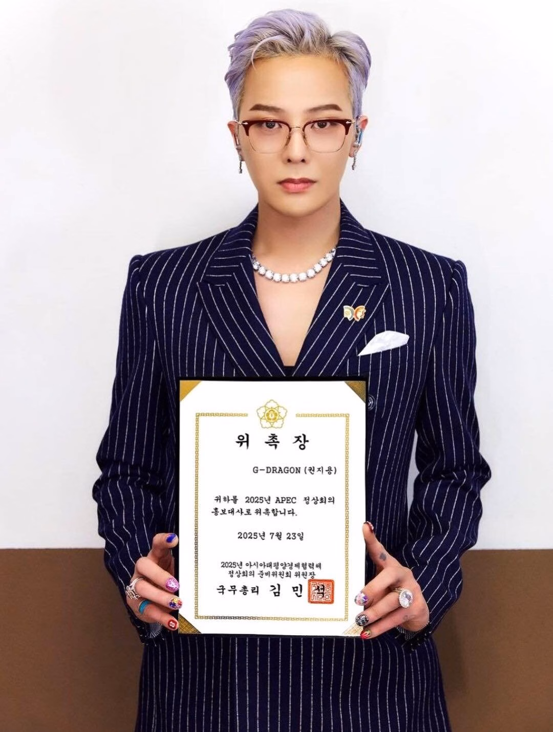 G-Dragon làm đại sứ Hội nghị Thượng đỉnh APEC 2025 với cát-xê khủng G-Dragon là lựa chọn hợp lý nhất để từ khoá truyền thông liên quan đến sự kiện bùng nổ