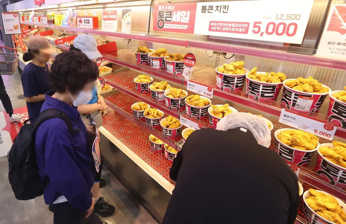 Gà rán Hàn Quốc – ‘đặc sản’ văn hóa ăn uống toàn cầu (Ảnh: Yonhap)