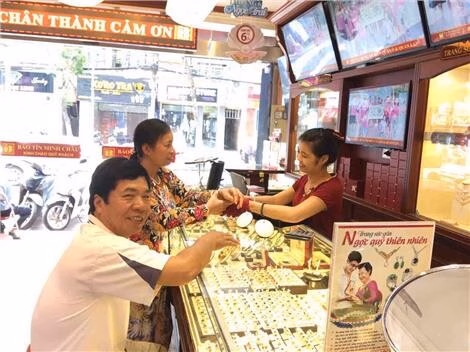 Giá vàng tăng mạnh, các chuyên gia đưa ra lời khuyên cho nhà đầu tư