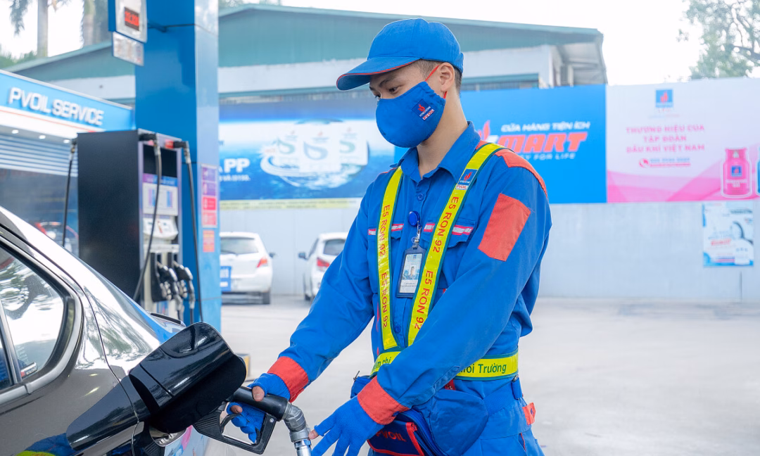 Giá xăng giảm, dầu tăng từ 15h hôm nay, từ 1/8 bán xăng E10