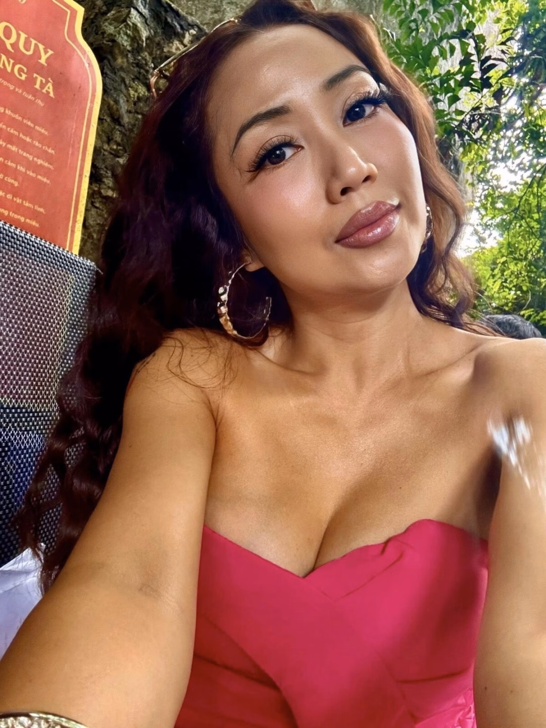 H’Hen Niê phủ nhận đồn đoán có bầu đôi