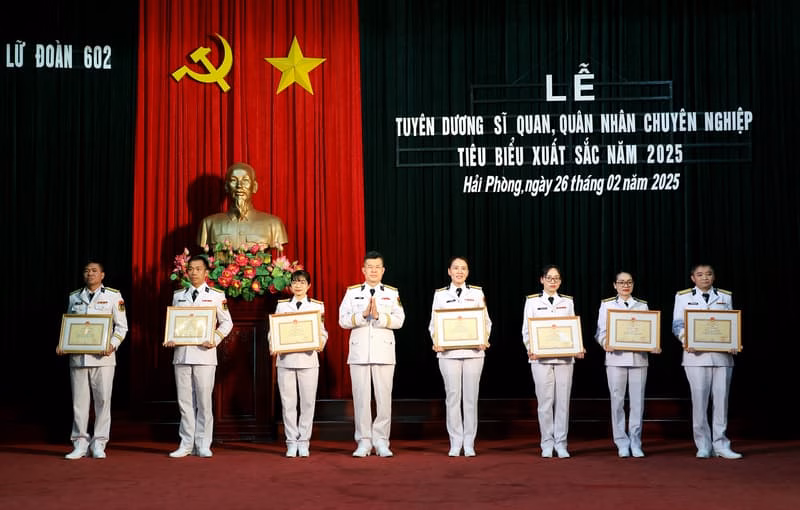 Các đơn vị tổ chức tuyên dương quân nhân chuyên nghiệp tiêu biểu xuất sắc