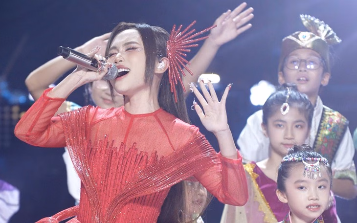 Hành trình đáng tự hào của Phương Mỹ Chi tại Sing! Asia 2025 Phương Mỹ Chi: 'Tôi thắng rồi, vô chung kết rồi Việt Nam ơi, bà con cô bác ơi' - Ảnh 3.