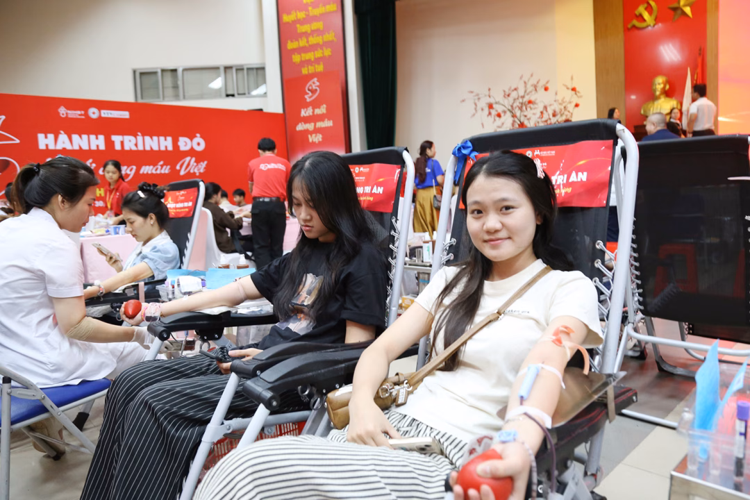 Hiến máu tình nguyện: Nhiều người tham gia hưởng ứng chương trình ‘Giọt hồng tri ân’