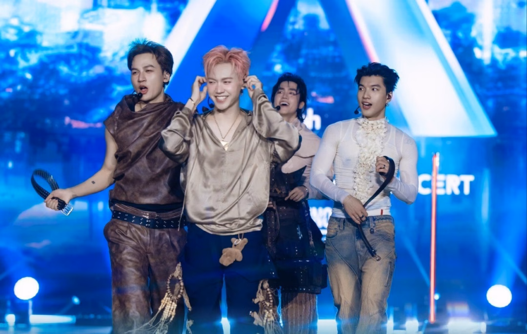 HIEUTHUHAI nhảy sexy ở Mỹ, bị phản ứng nhưng ‘gác gates’ ở Việt Nam