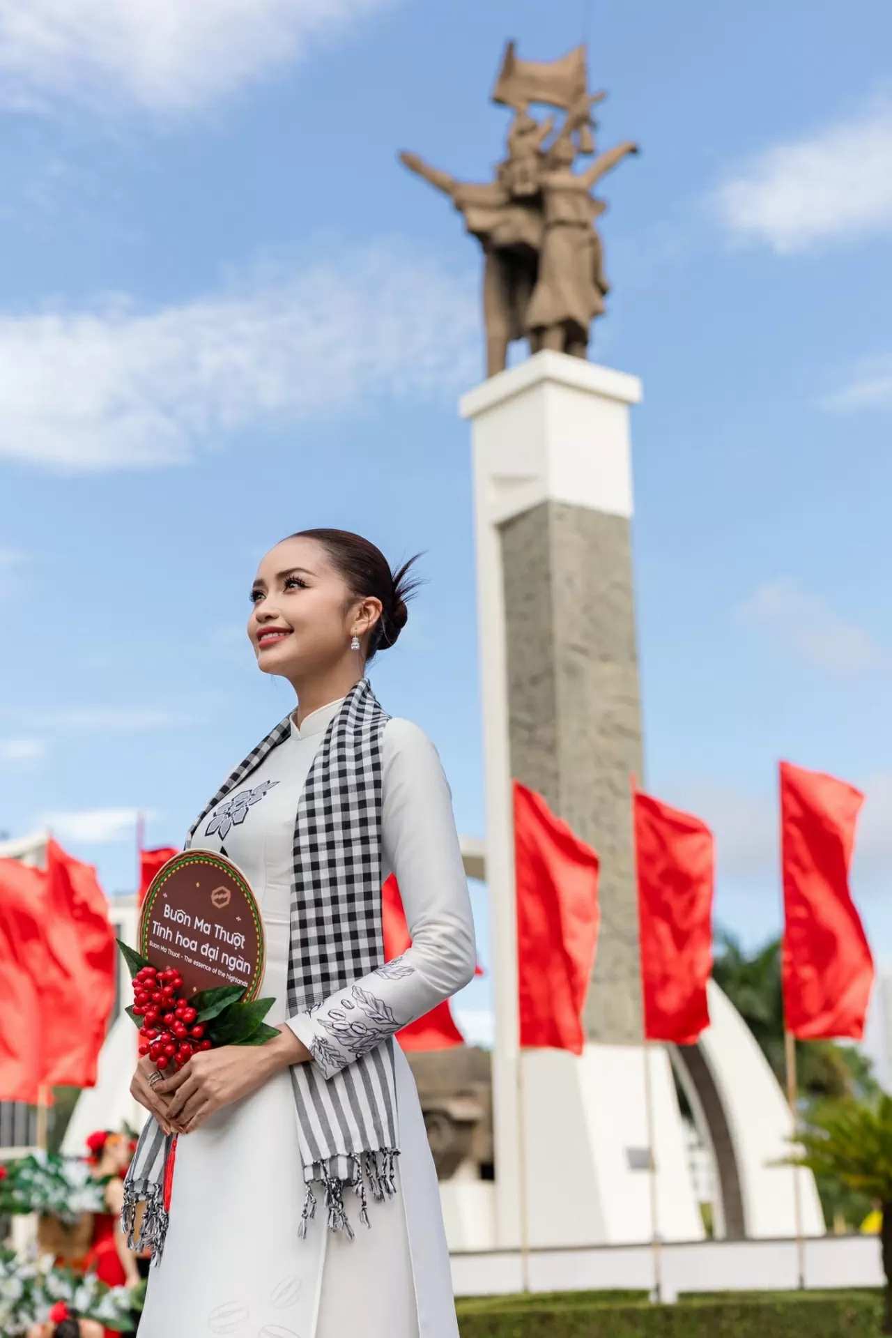 Hồ Ngọc Hà, Lương Thu Trang và loạt sao Việt lên mạng ‘khoe’ Hoa hậu Ngọc Châu tỏ lòng biết ơn thế hệ cha ông nhân Ngày Thương binh Liệt sĩ 27/7.