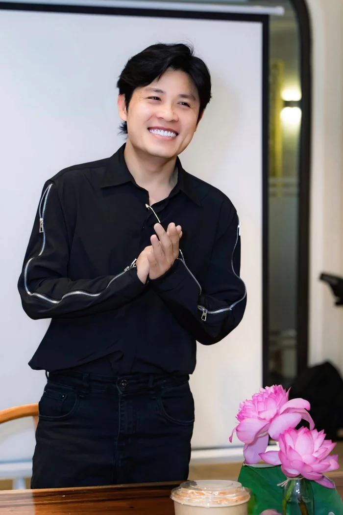 Hoa hậu Ngọc Châu bất ngờ bị nhạc sĩ Nguyễn Văn Chung “ghi hận” vì lý do này Nhạc sĩ Nguyễn Văn Chung luôn là "nạn nhân" trong trí nhớ của một số người hâm mộ. (Ảnh: FBNV)