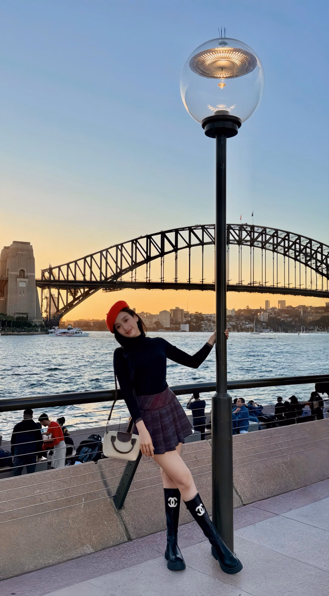 Phong cách trẻ trung hiện đại của Dương Trà Giang tại nước ngoài. Ảnh: NVCC