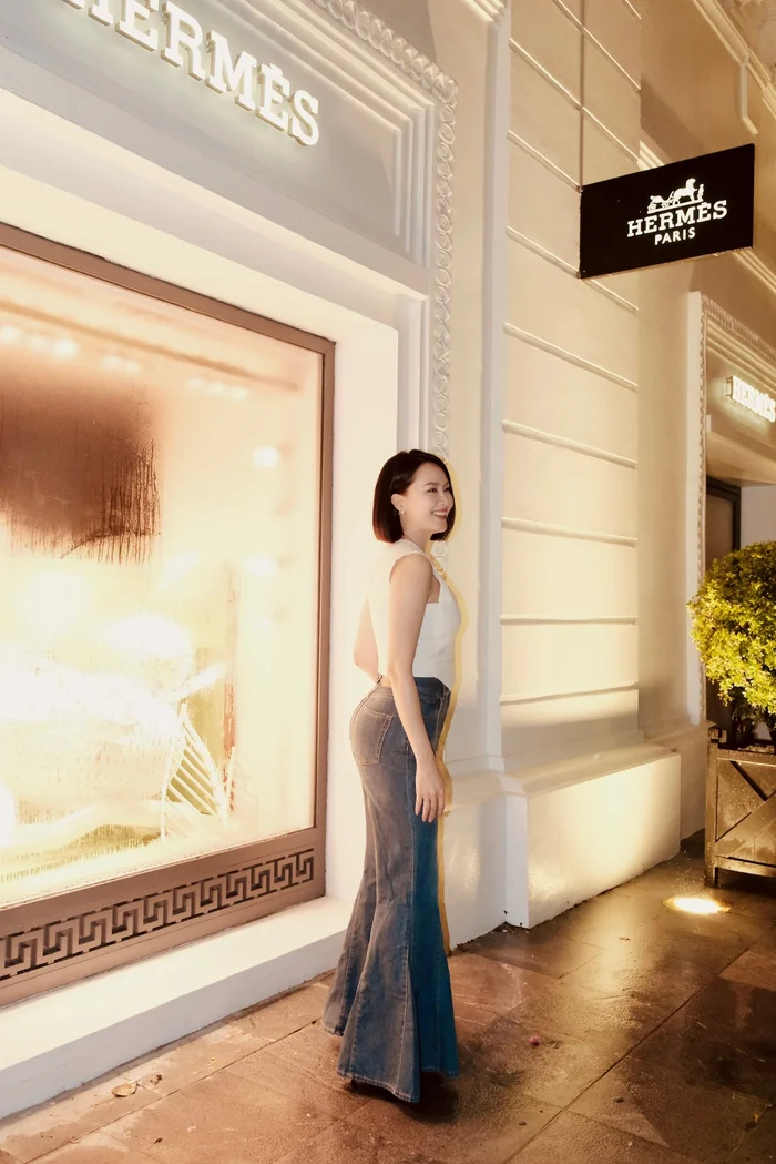 Hồng Diễm khoe cơ thể chuẩn đường cong hình chữ S đầy nóng bỏng (Ảnh: Facebook NV).
