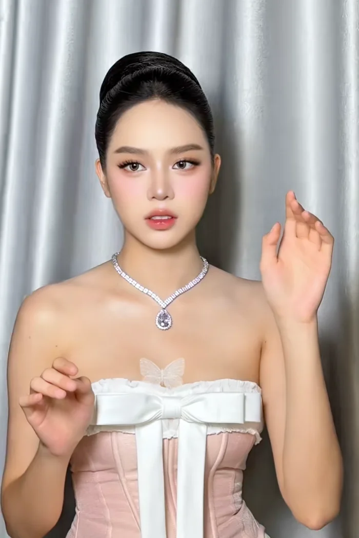 Trước Huyền Baby, Thanh Thuỷ cũng có màn "đu trend búp bê" được nhiều khán giả yêu thích. Ảnh: TikTok quannguyenpuleofficial
