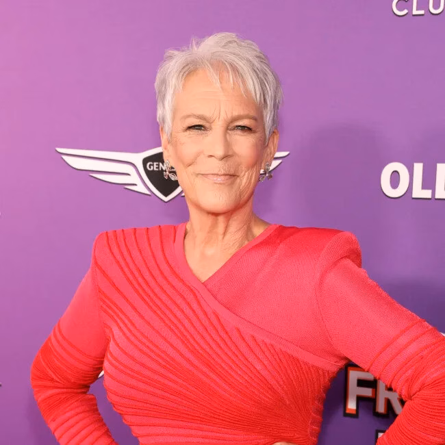 Jamie Lee Curtis: Phẫu thuật thẩm mỹ không thể giúp chị em hoàn hảo hơn