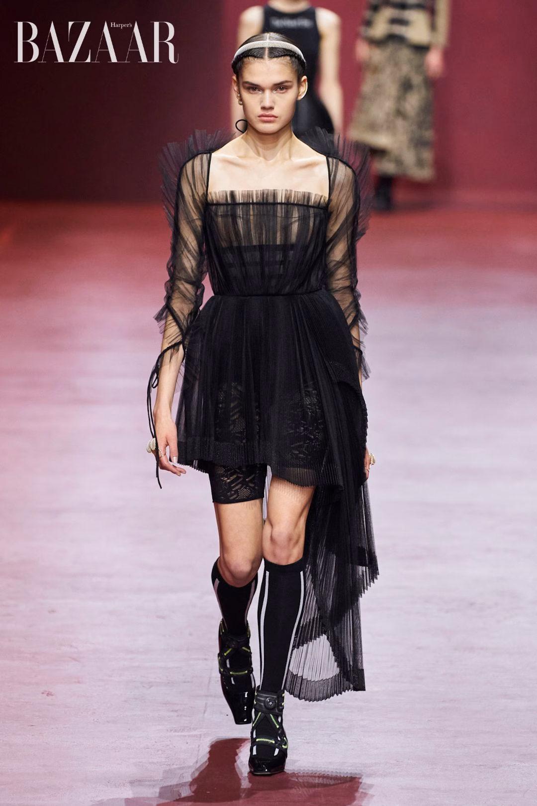 Jisoo (BLACKPINK) khoe visual đỉnh cao trong 2 bộ trang phục của Dior Dior ready-to-wear Thu Đông 2022. Ảnh: ImaxTree