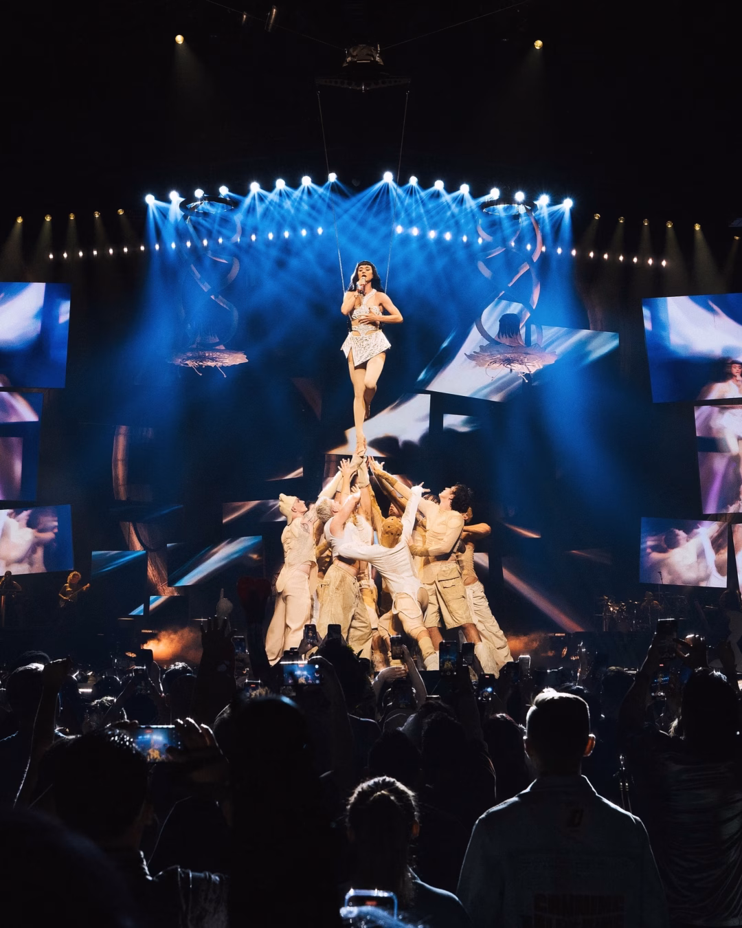 Sold-out toàn bộ vé chỉ sau 1 phút, Katy Perry làm được điều cả giới giải trí phải nể phục